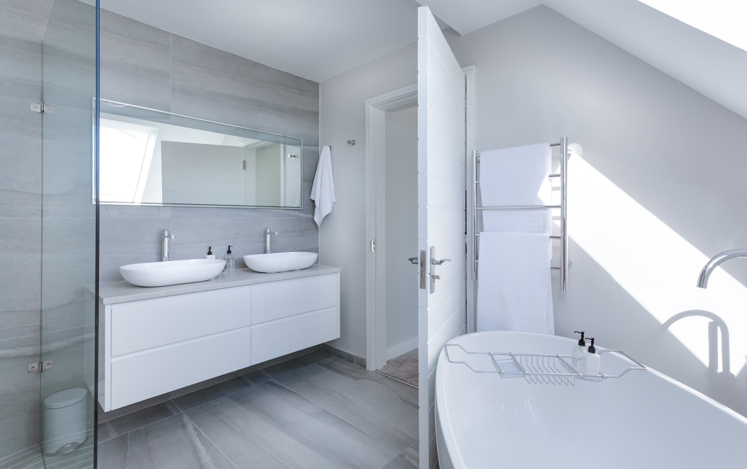 Hoe je een badkamer ontwerpt die zowel mooi als modern is