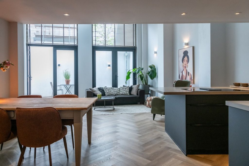Luxe gemeubileerd en volledig gerenoveerd 2-kamer appartement in centr..., photo 1